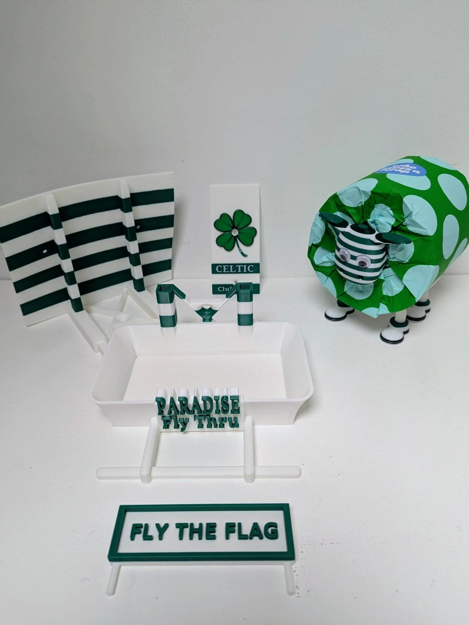 Celtic Garden Bird Feeding Station - Glasgow Garden Decor and Wild Bird Food Feeder - Fly the flag in paradise Novelty Gift for bhoys Fans - Image 9