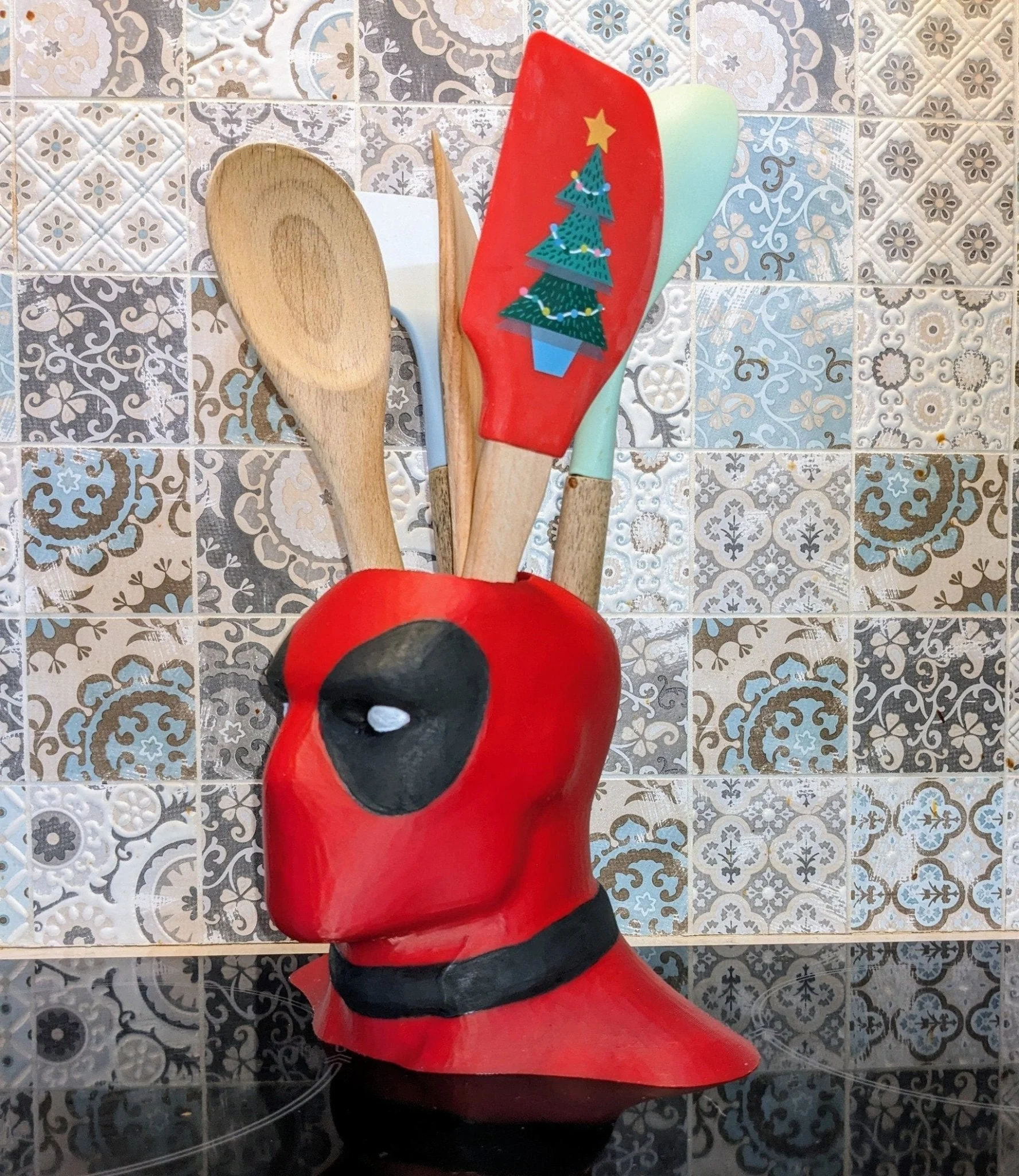 Deadpool universal kitchen utensil holder Large size hand made and painted - Image 6