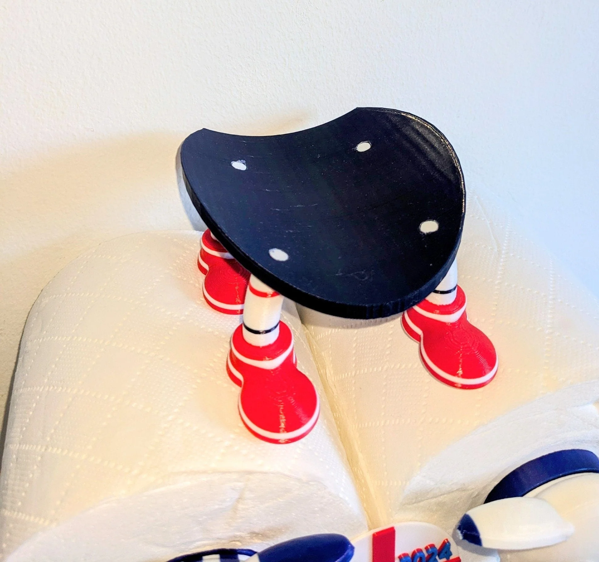 ENGLAND football Sheep toilet roll holder. Special hand painted Edition tissue dispenser. - Image 3