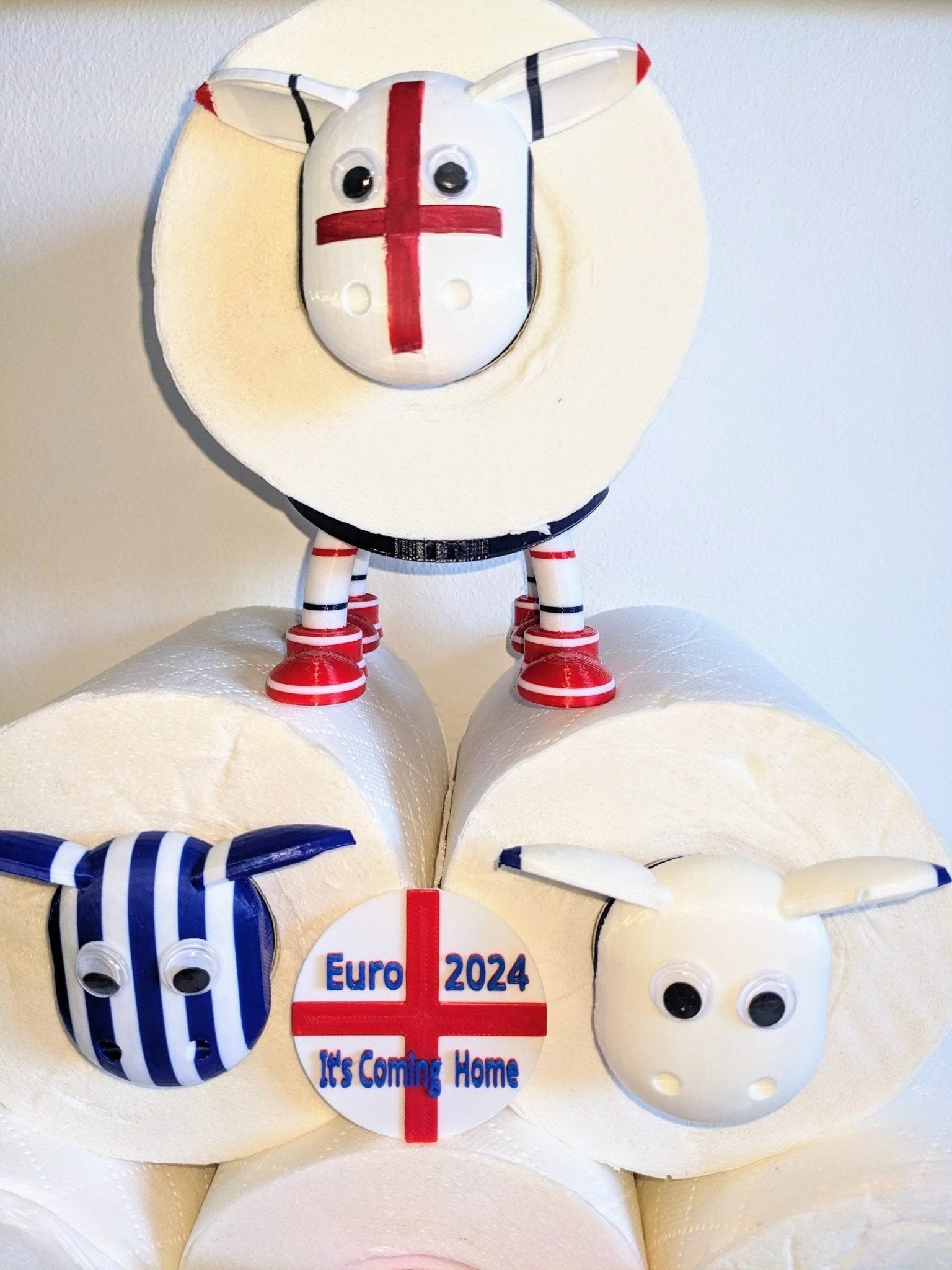 ENGLAND football Sheep toilet roll holder. Special hand painted Edition tissue dispenser. - Image 5