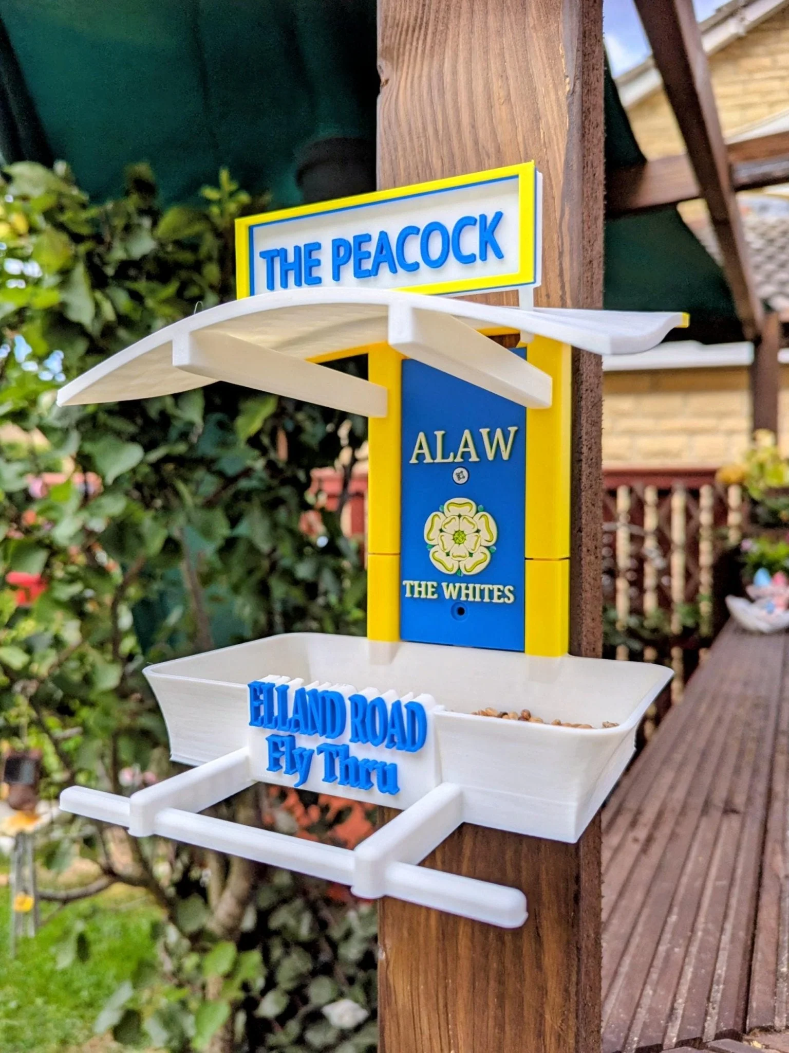 Leeds United Bird Feeding Station -  The whites football themed Garden Decor - Wild Bird Food Feeder - Gift for yorkshire football fan