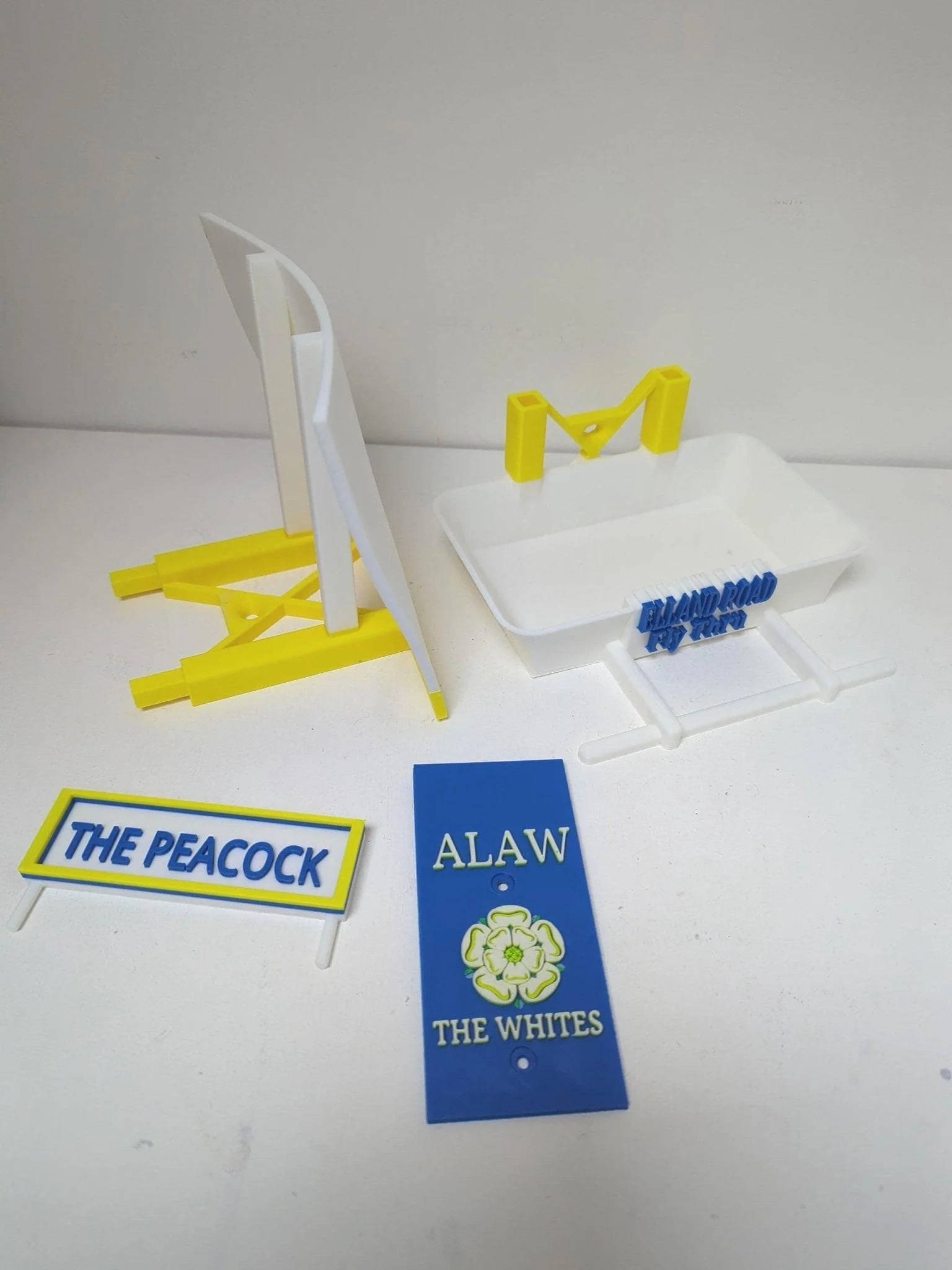Leeds United Bird Feeding Station -  The whites football themed Garden Decor - Wild Bird Food Feeder - Gift for yorkshire football fan - Image 10