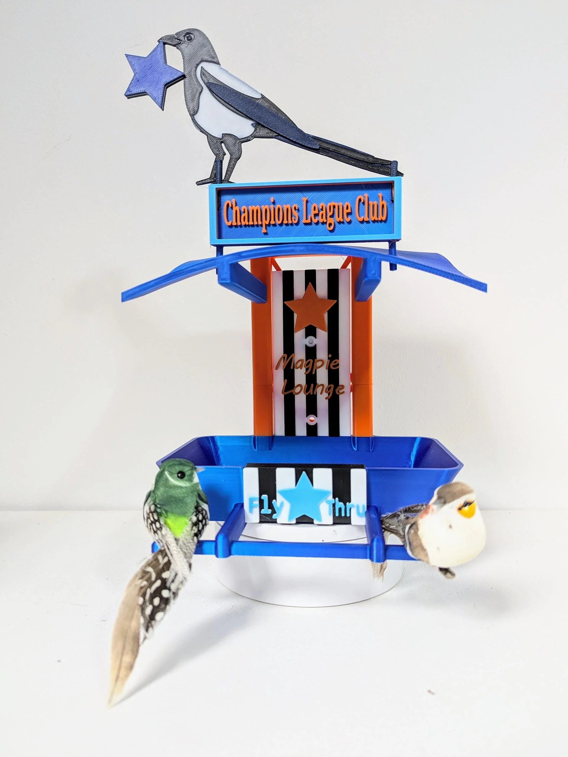 Newcastle United Garden Bird Feeding Station -  NUFC champions league edition Garden Decor and Wild Bird Food Feeder Toon Army Gift for Fan