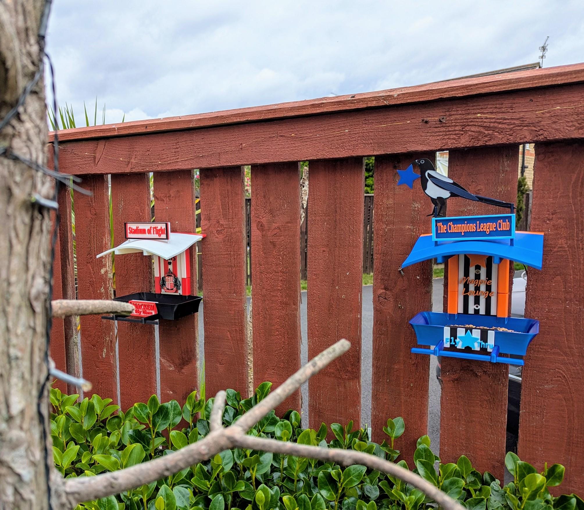 Newcastle United Garden Bird Feeding Station -  NUFC champions league edition Garden Decor and Wild Bird Food Feeder Toon Army Gift for Fan - Image 6