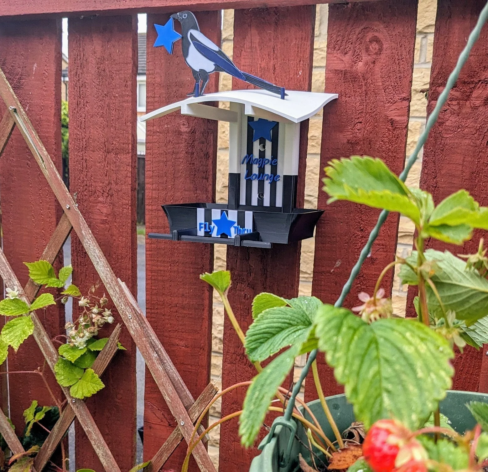 Newcastle United Garden Bird Feeding Station -  NUFC champions league edition Garden Decor and Wild Bird Food Feeder Toon Army Gift for Fan - Image 7
