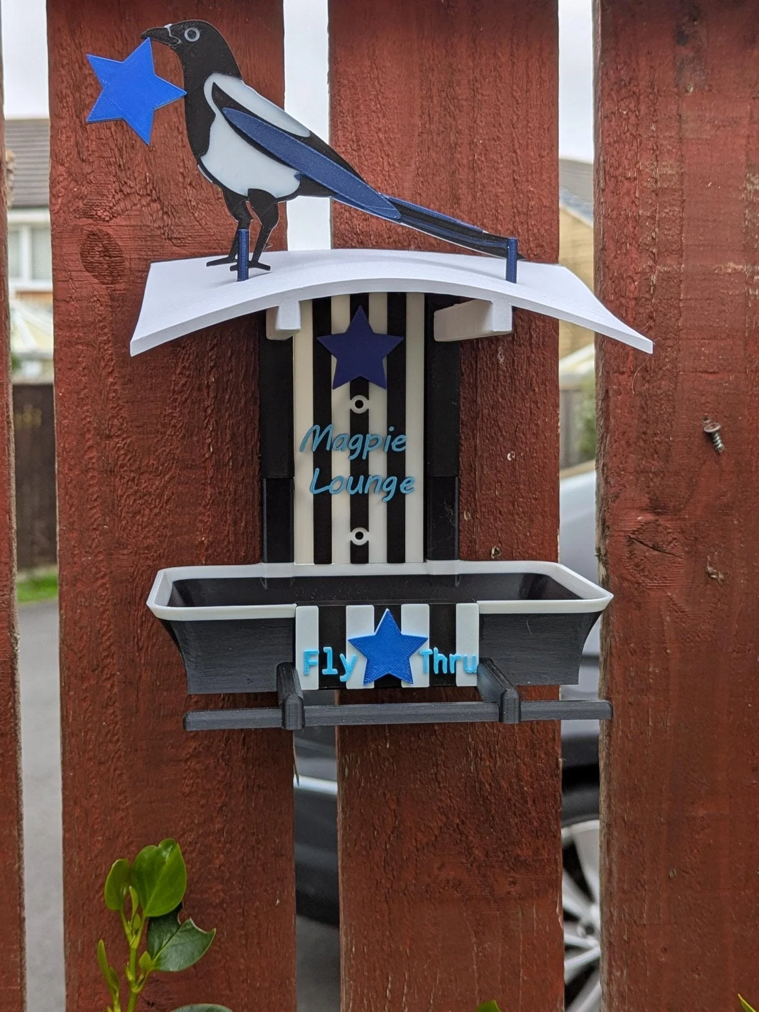 Newcastle United Garden Bird Feeding Station -  NUFC Magpies Garden Decor and Wild Bird Food Feeder Toon Army Gift for Fan - Image 10