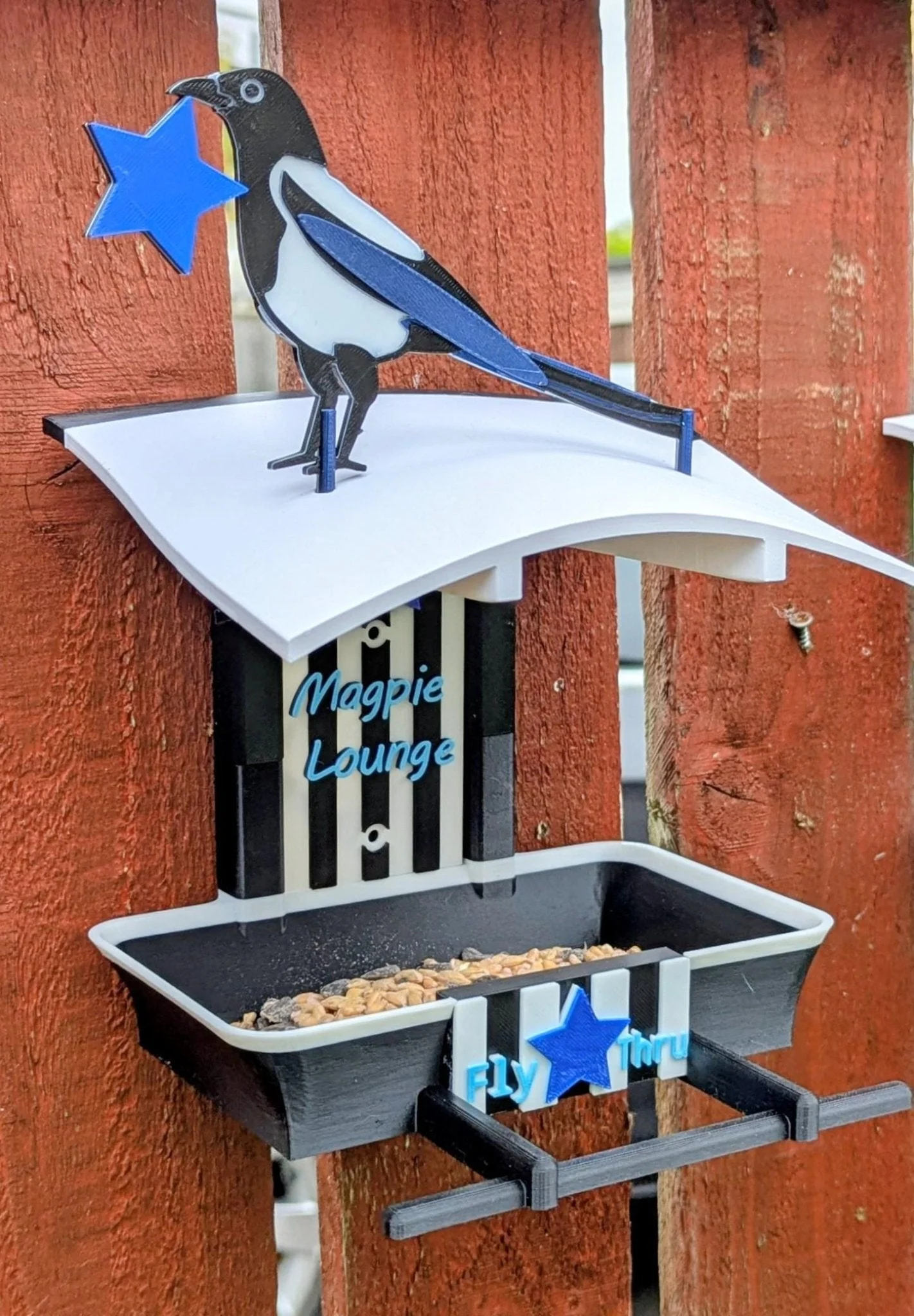 Newcastle United Garden Bird Feeding Station -  NUFC Magpies Garden Decor and Wild Bird Food Feeder Toon Army Gift for Fan - Image 4