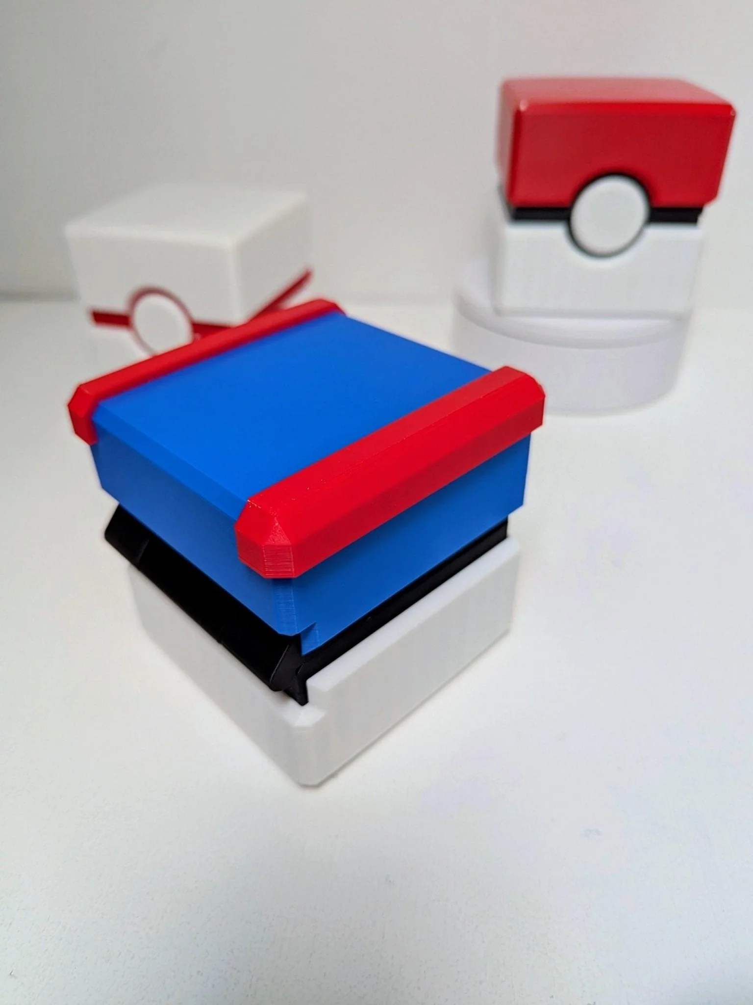 Pokeball Nintendo Game Boy Cartridge Holder , Holds 6 Games - Image 10