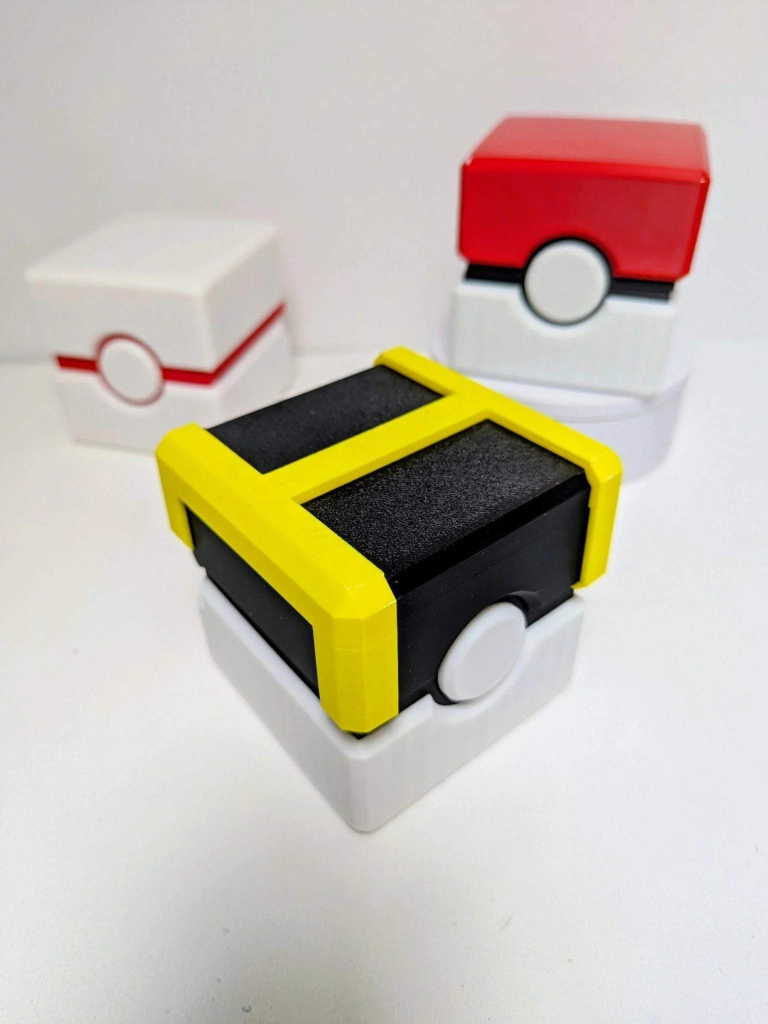 Pokeball Nintendo Game Boy Cartridge Holder , Holds 6 Games - Image 2