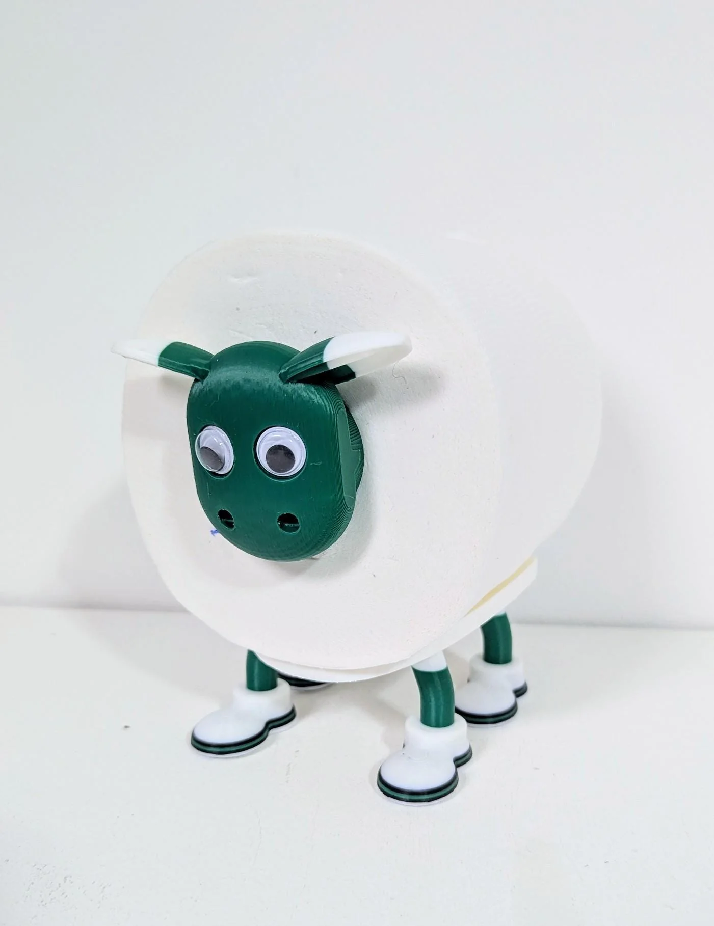 Premiersheep Hibernean Toilet Roll Holder β New 2025/26 Football Hibs Fan Gift β Universal Fit β Custom Boots