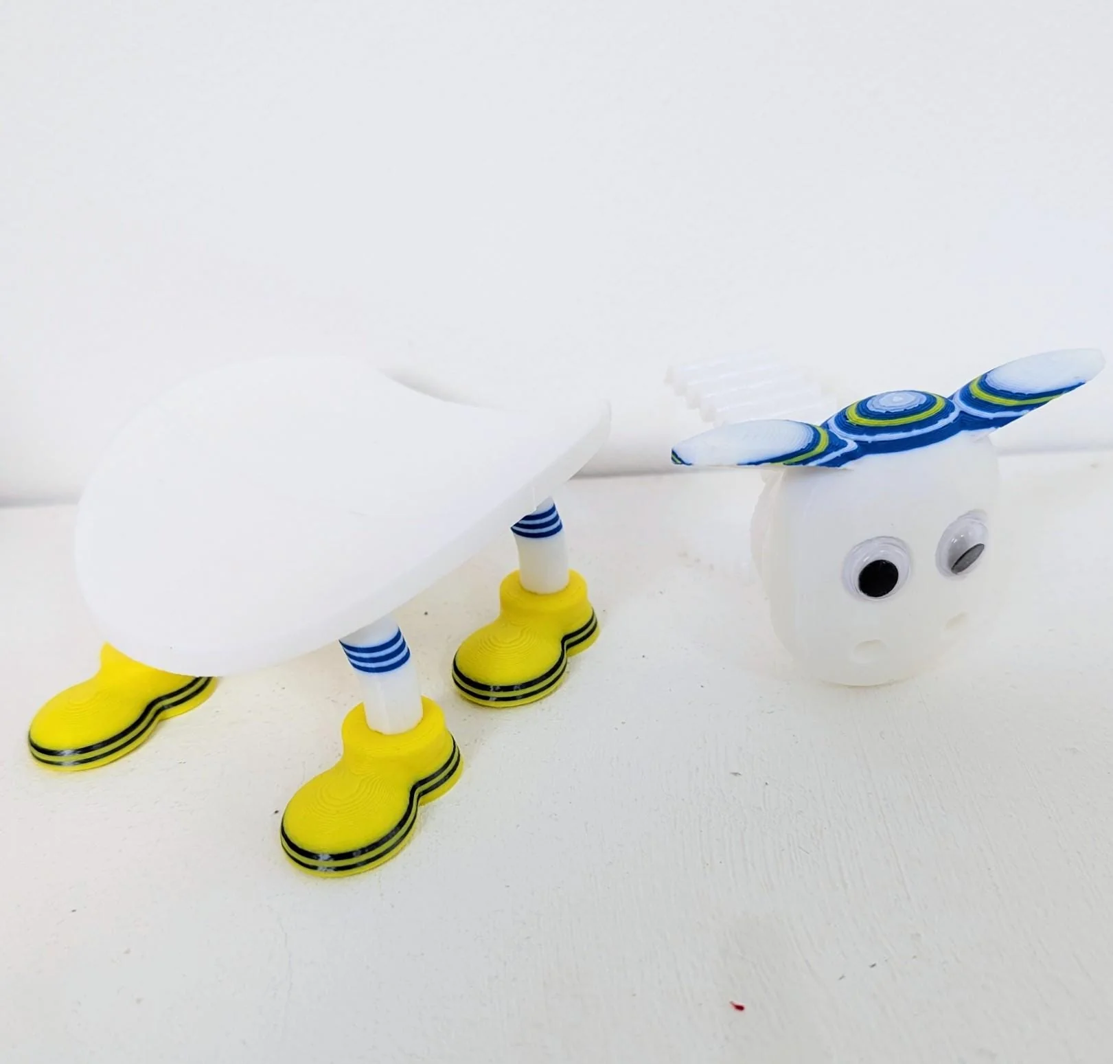 Premiersheep Leeds United Toilet Roll Holder β New 2025/26 Football Fan Gift β Universal Fit β Custom Boots - Image 8