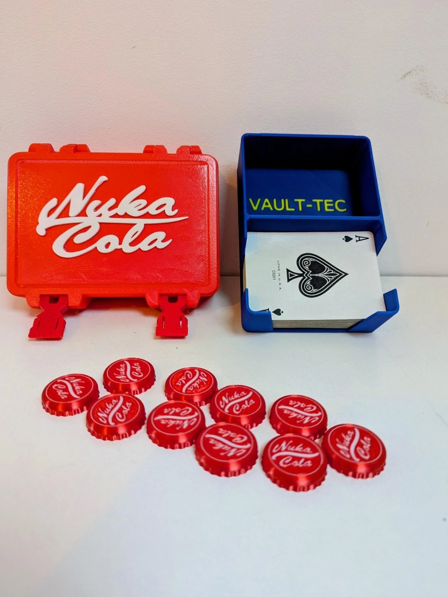 Vault‑Tec / Nuka‑Cola Travel Box – Standard Poker / Uno / MTG / Pokemon Collector Cards Case with Free 3D printed Bottle Caps - Image 3