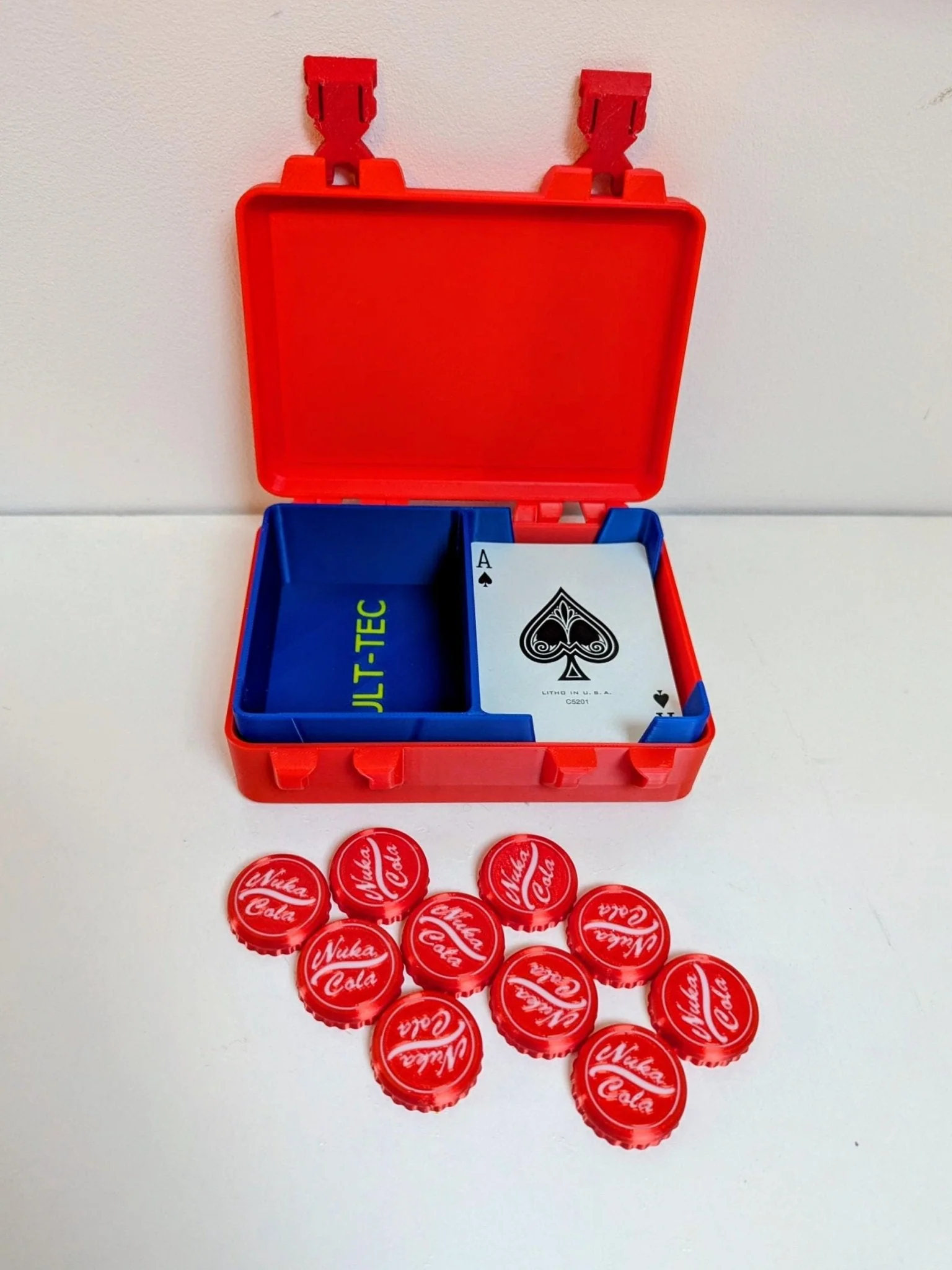 Vault‑Tec / Nuka‑Cola Travel Box – Standard Poker / Uno / MTG / Pokemon Collector Cards Case with Free 3D printed Bottle Caps - Image 4